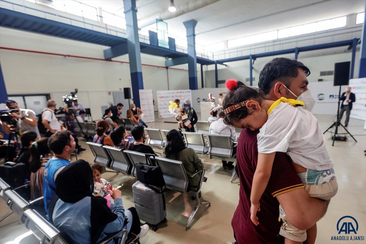 İtalya, 300 Afgan sığınmacı aldı #13