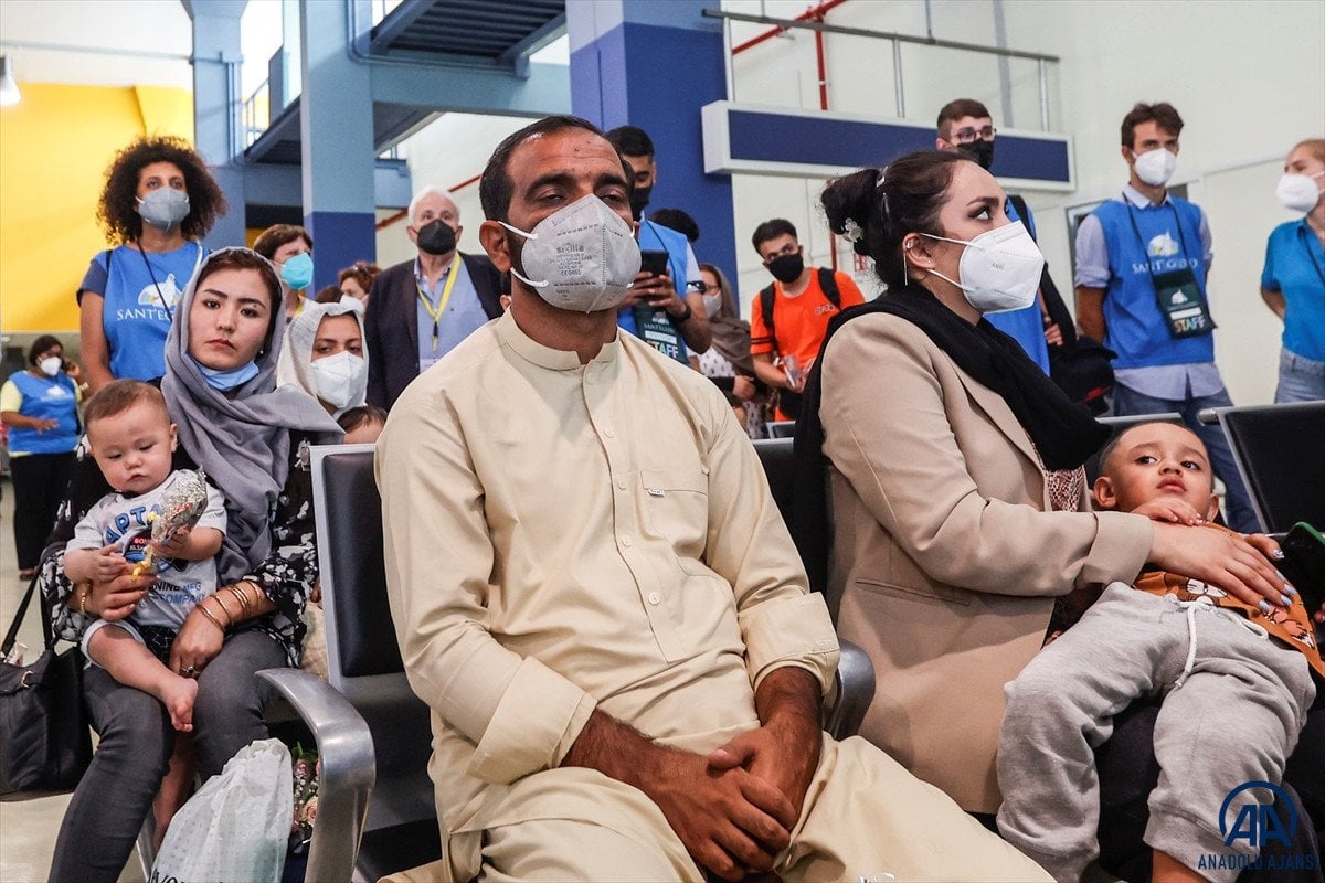 İtalya, 300 Afgan sığınmacı aldı #6