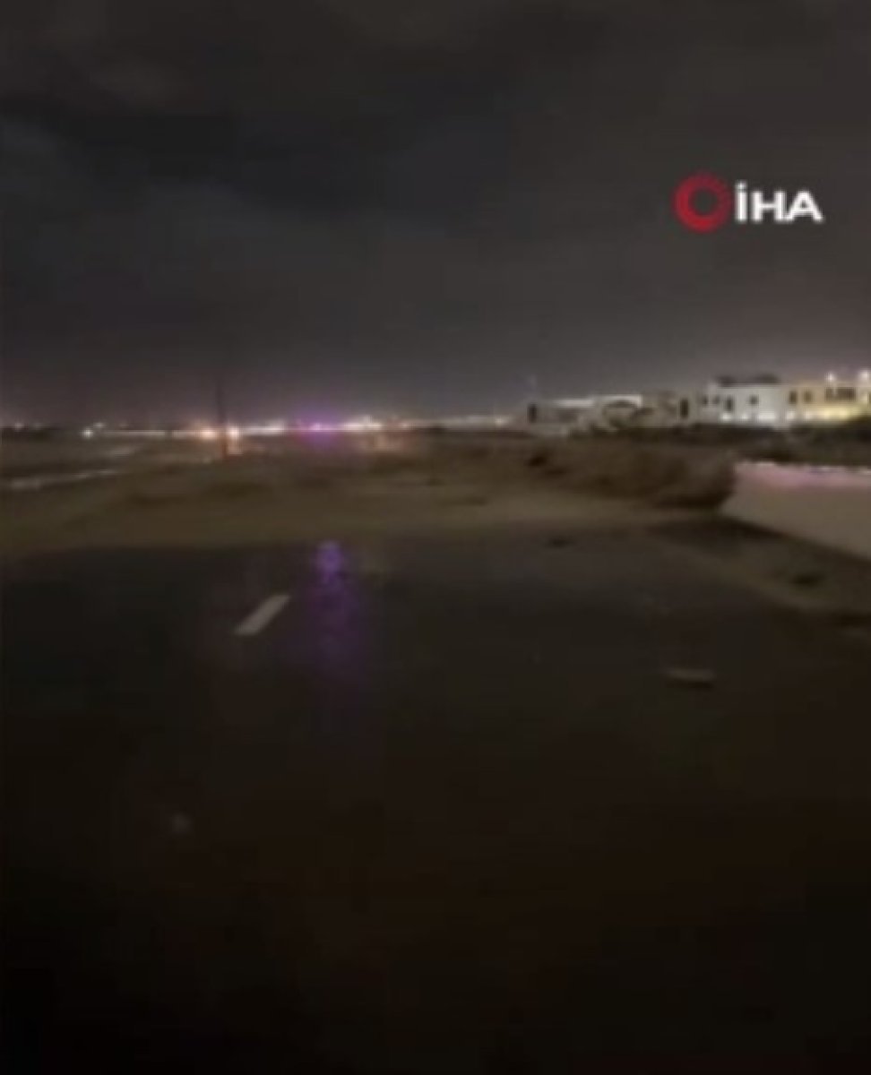 Streets and streets turned into lakes in UAE: Dozens of vehicles left on the road #5