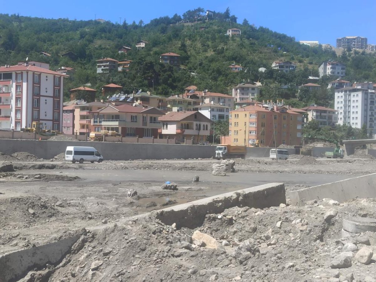 Kastamonu da selden etkilenen Ezine Çayı’nda su çekildi #3