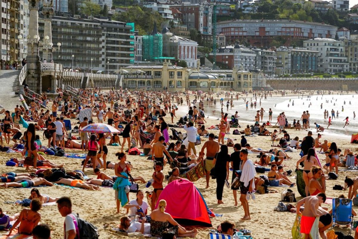 İspanya da kadınlar için yaz seferberliği: Bütün bedenler plaja #1