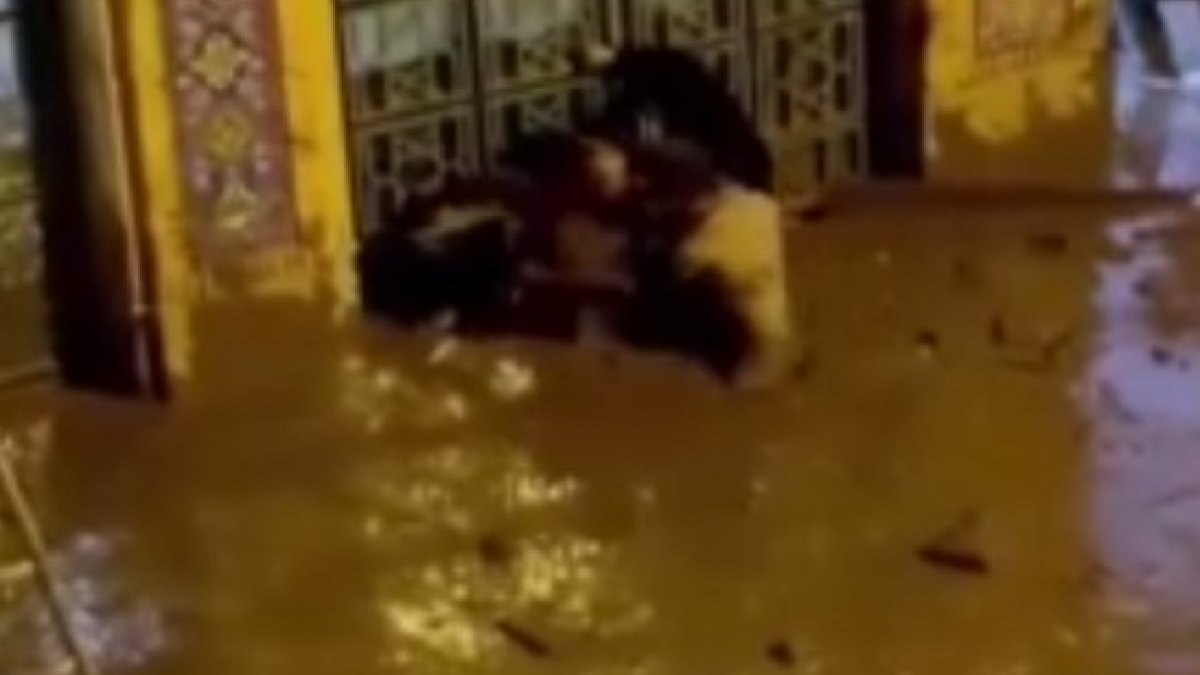 Floods turn into disaster in Iran
