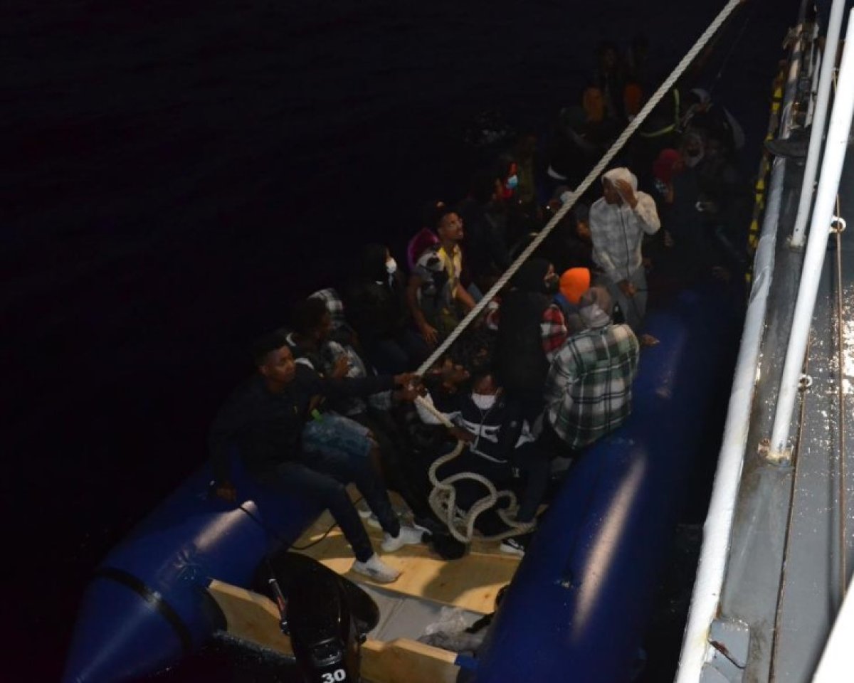İzmir açıklarında 132 düzensiz göçmen kurtarılırken, 89 göçmen ise yakalandı #3