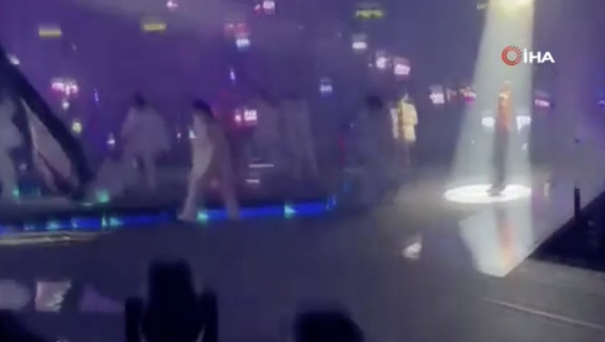 The giant screen fell on the dancers during a concert in Hong Kong #3
