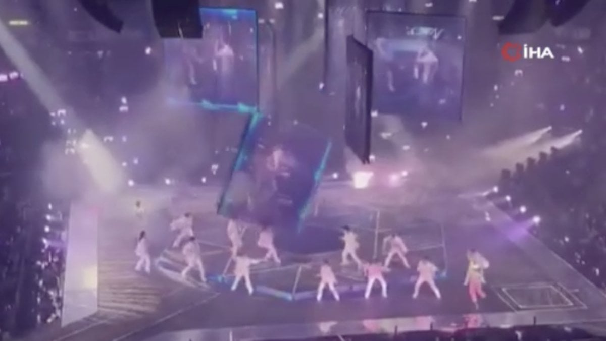 Giant screen fell on dancers during concert in Hong Kong #1