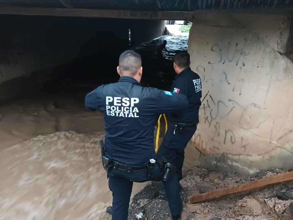 Citizen trapped in flood in Mexico rescued #3