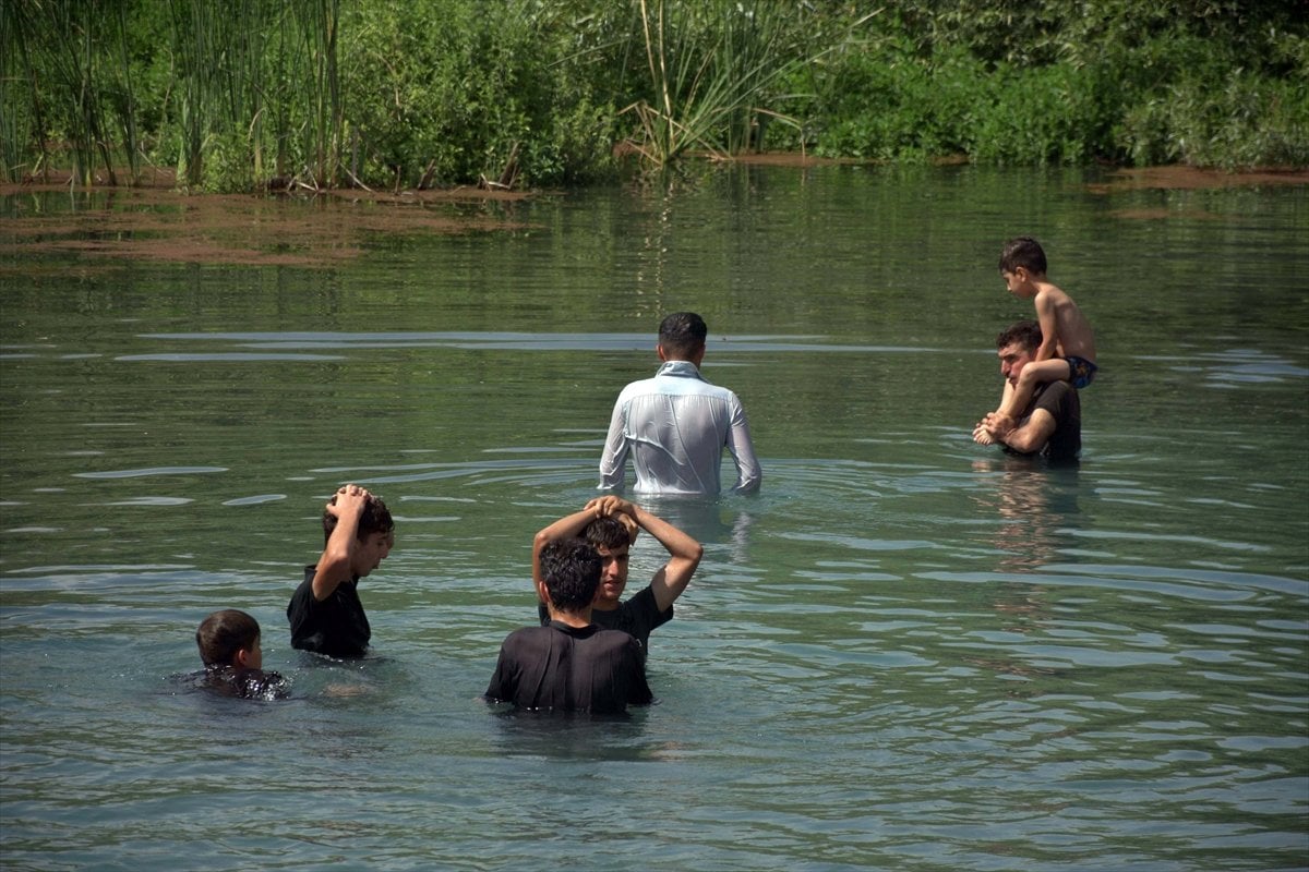 People in Sulaymaniyah enter the rivers to cool off #7