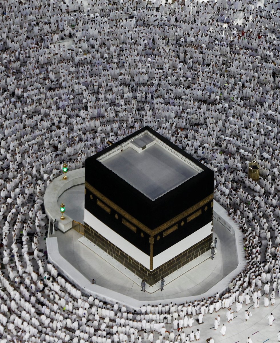 The cover of the Kaaba has been changed #1