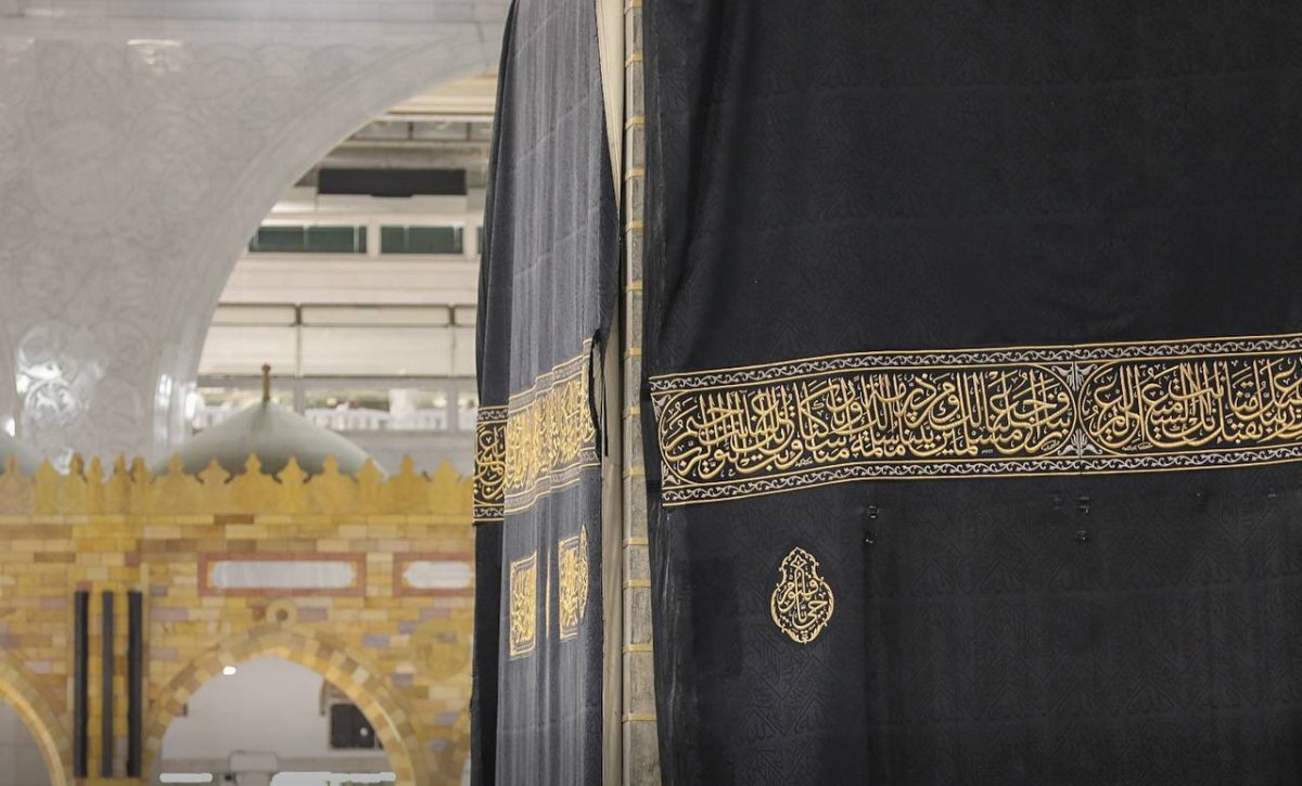 The cover of the Kaaba has been changed #11