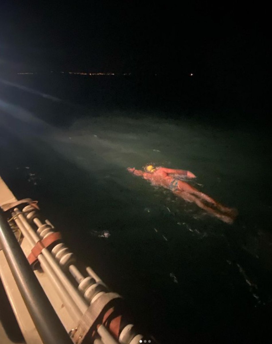 Aysu Türkoğlu, Manş Denizi ni 16 saatte yüzerek rekor kırdı #1