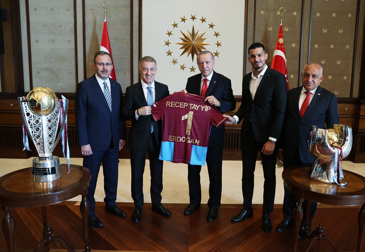 Cumhurbaşkanı Erdoğan, Trabzonspor Kulübü heyetini kabul etti #1