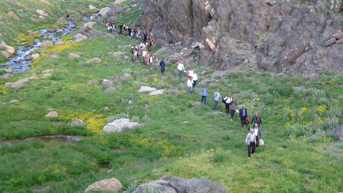 Hakkari li Kürt beyzbolu ile Amerikan beyzboluna rakip #13