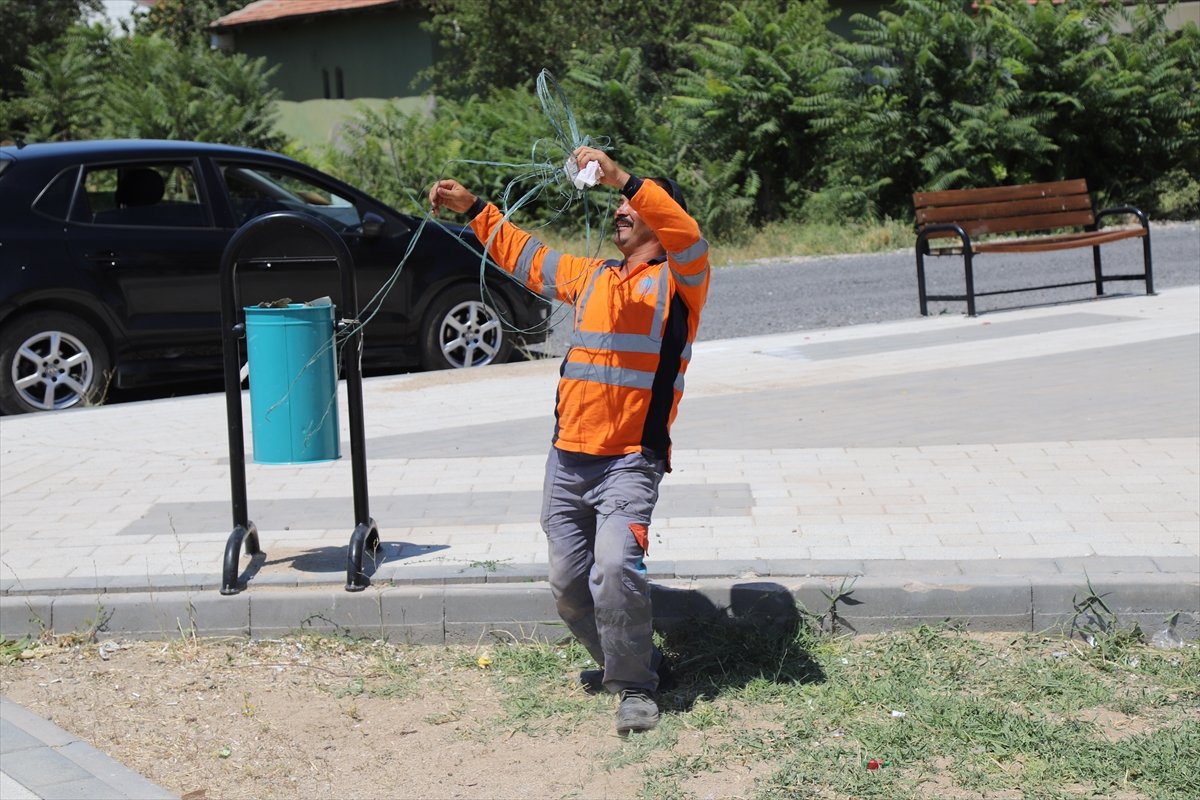 Aksaray daki temizlik işçisi, dans ederek işini yapıyor #3