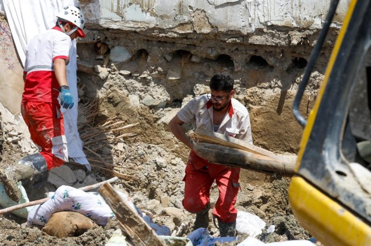 İran’daki sel felaketinde can kaybı 69’a yükseldi #4