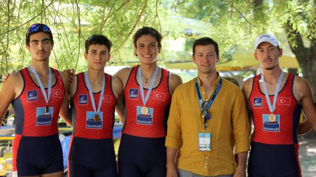 Genç kürekçilerden İtalya'da 3 madalya