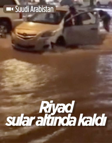Riyad'da sel: Cadde ve sokaklar göle döndü