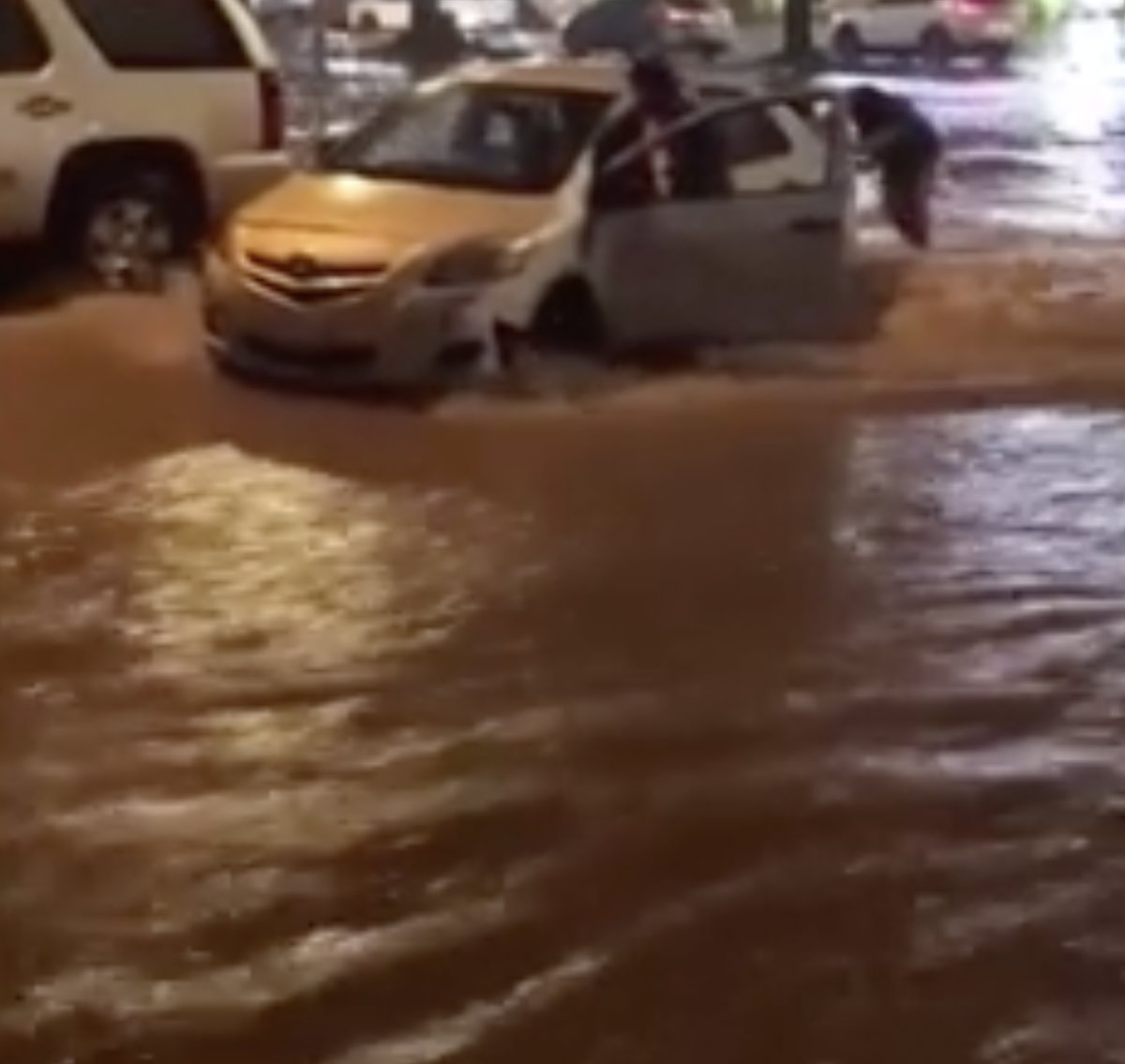 Riyad da sel: Cadde ve sokaklar göle döndü #2