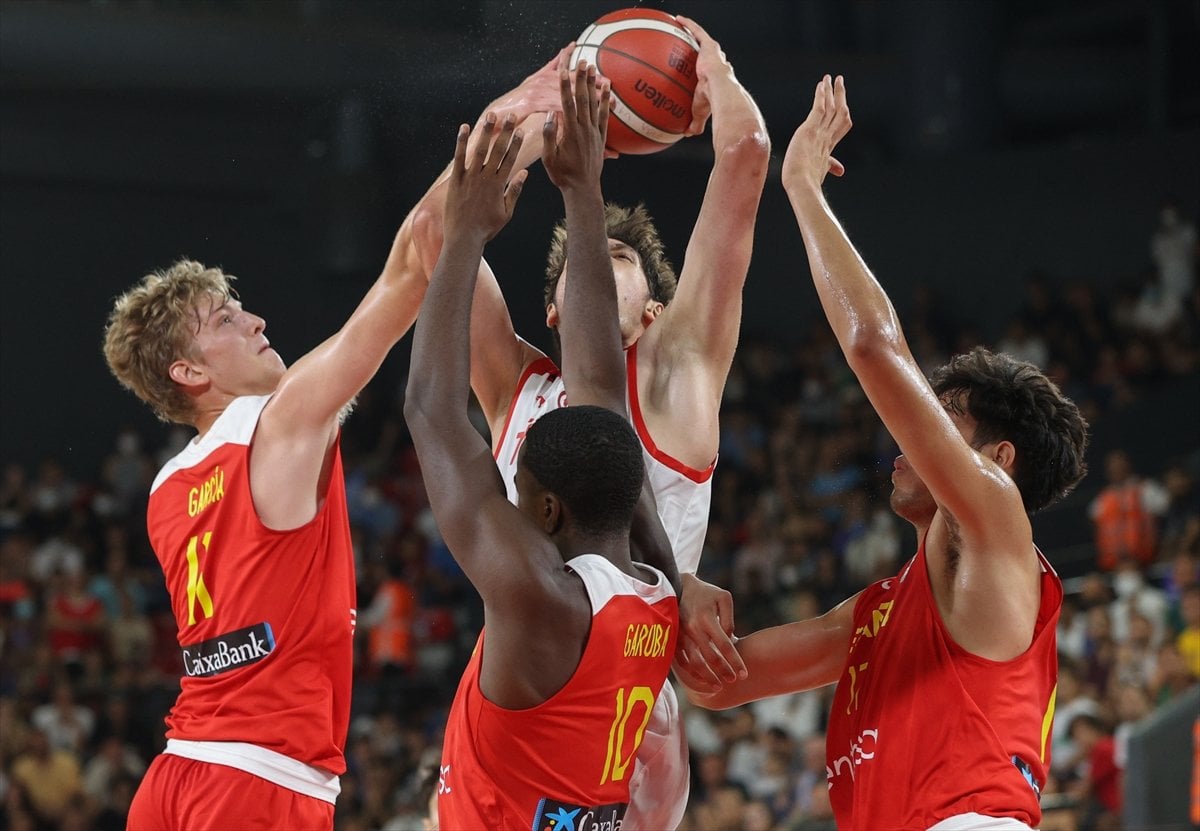 18 yaş altı basketbolcular Avrupa da ilk yenilgiyi İspanya ya karşı aldı #1