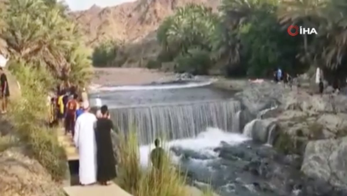 Life market #1 in flood waters in Oman