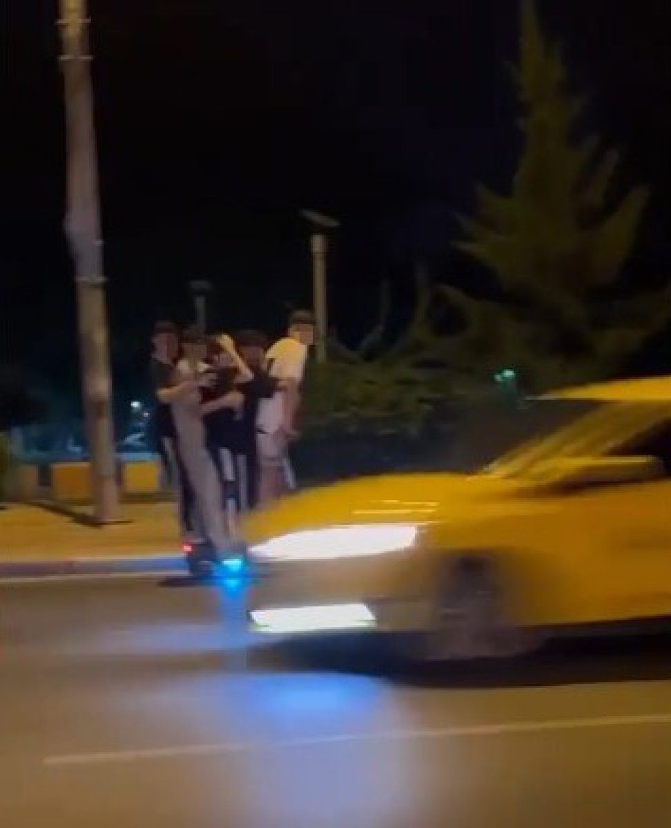 Antalya’da 5 kişi aynı elektrikli scootera bindi #4