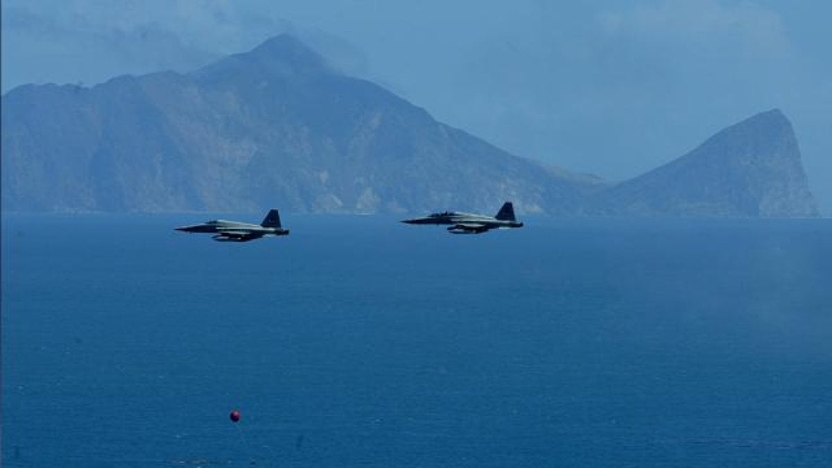 Taiwan: 21 Chinese aircraft violate Taiwan airspace #2