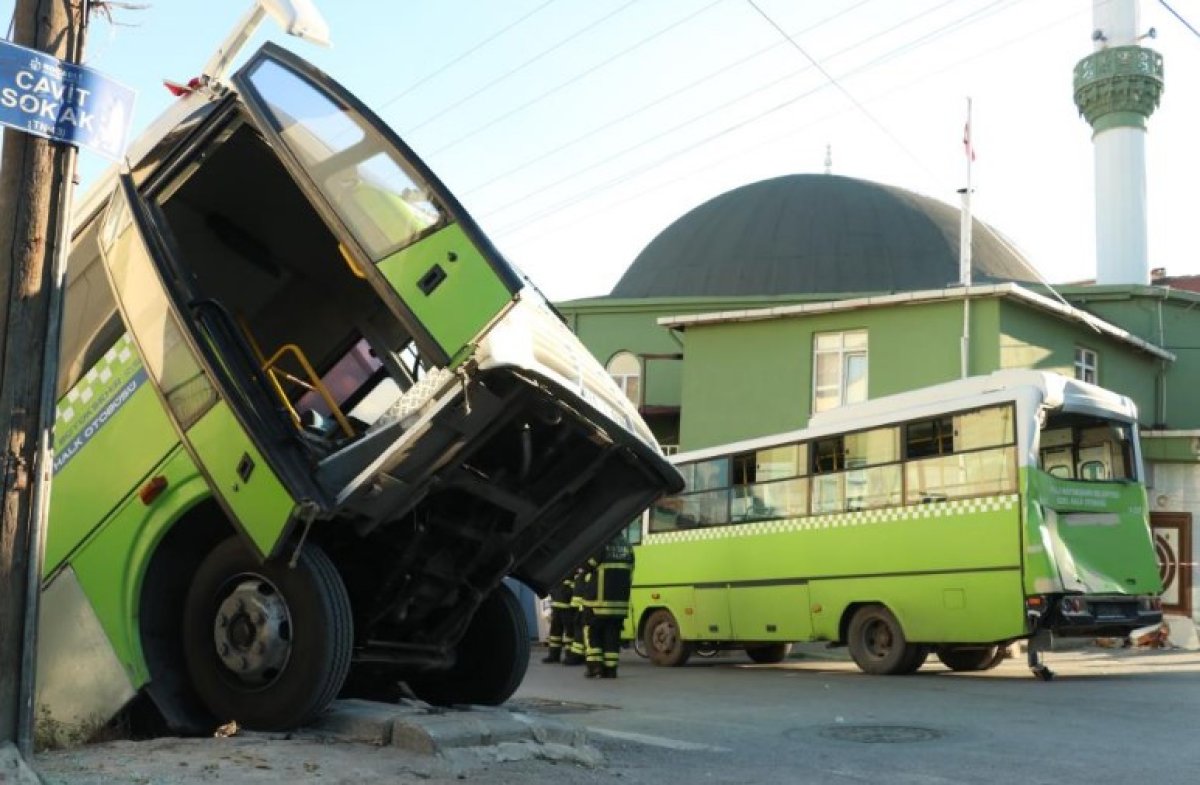 Kocaeli de içinde yolcu olan otobüs 5 metre yükselikten düştü #5