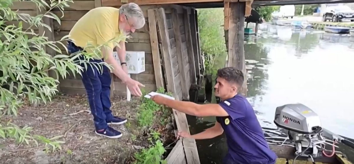 France is also a mail carrier by boat #4