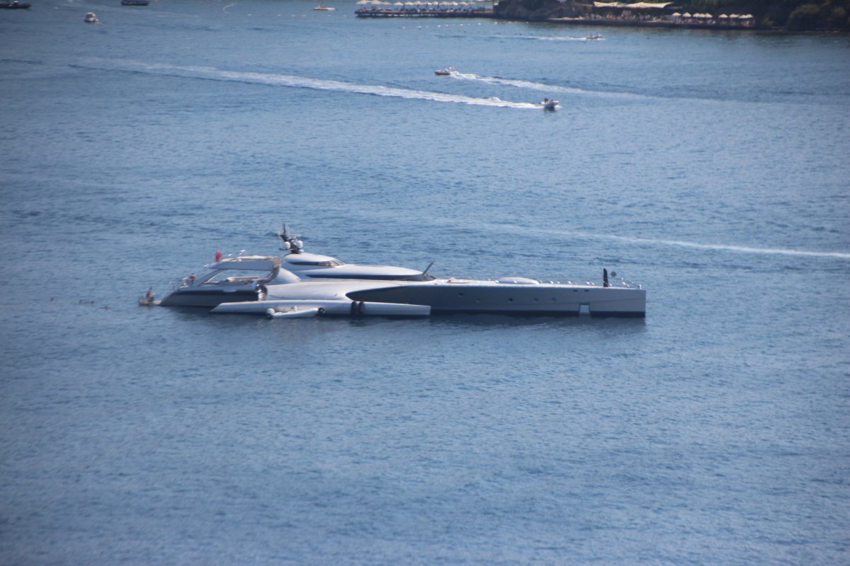 Bodrum’da uzay mekiği görünümlü yat #1