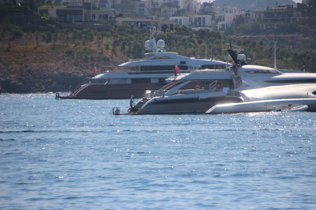 Bodrum’da uzay mekiği görünümlü yat #2