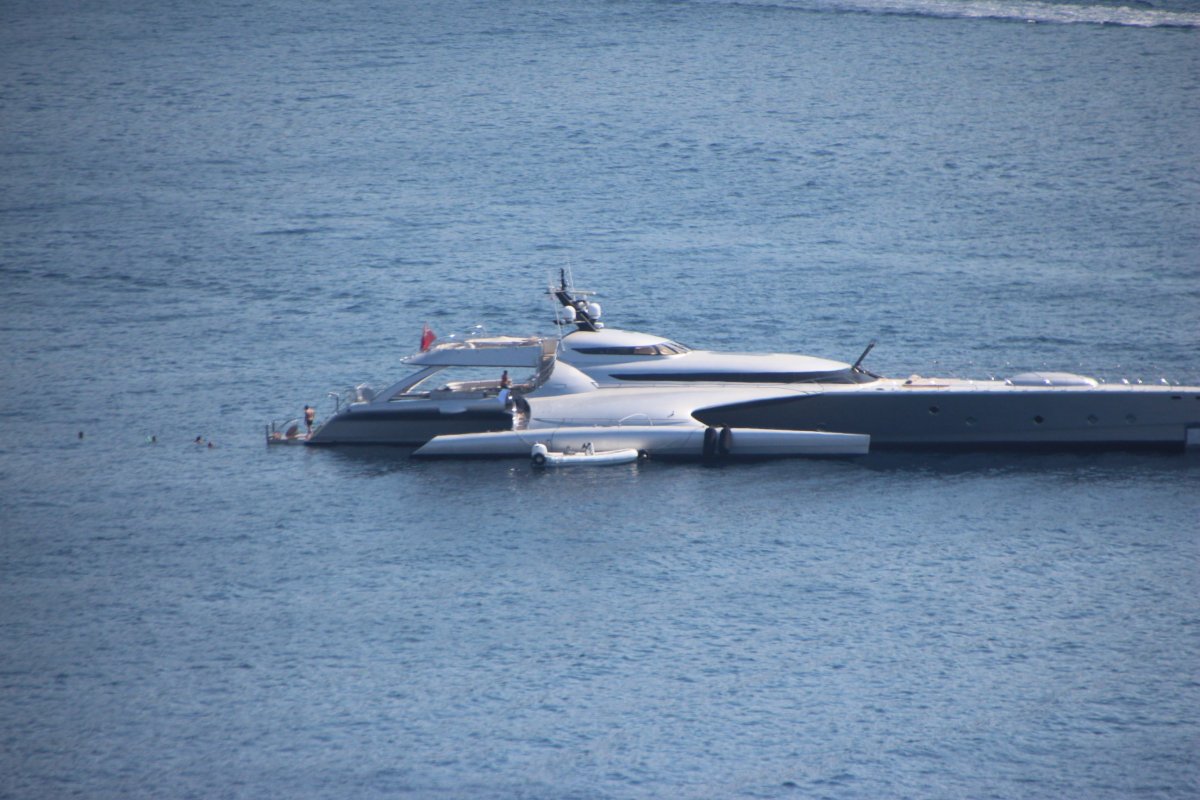 Bodrum’da uzay mekiği görünümlü yat #4