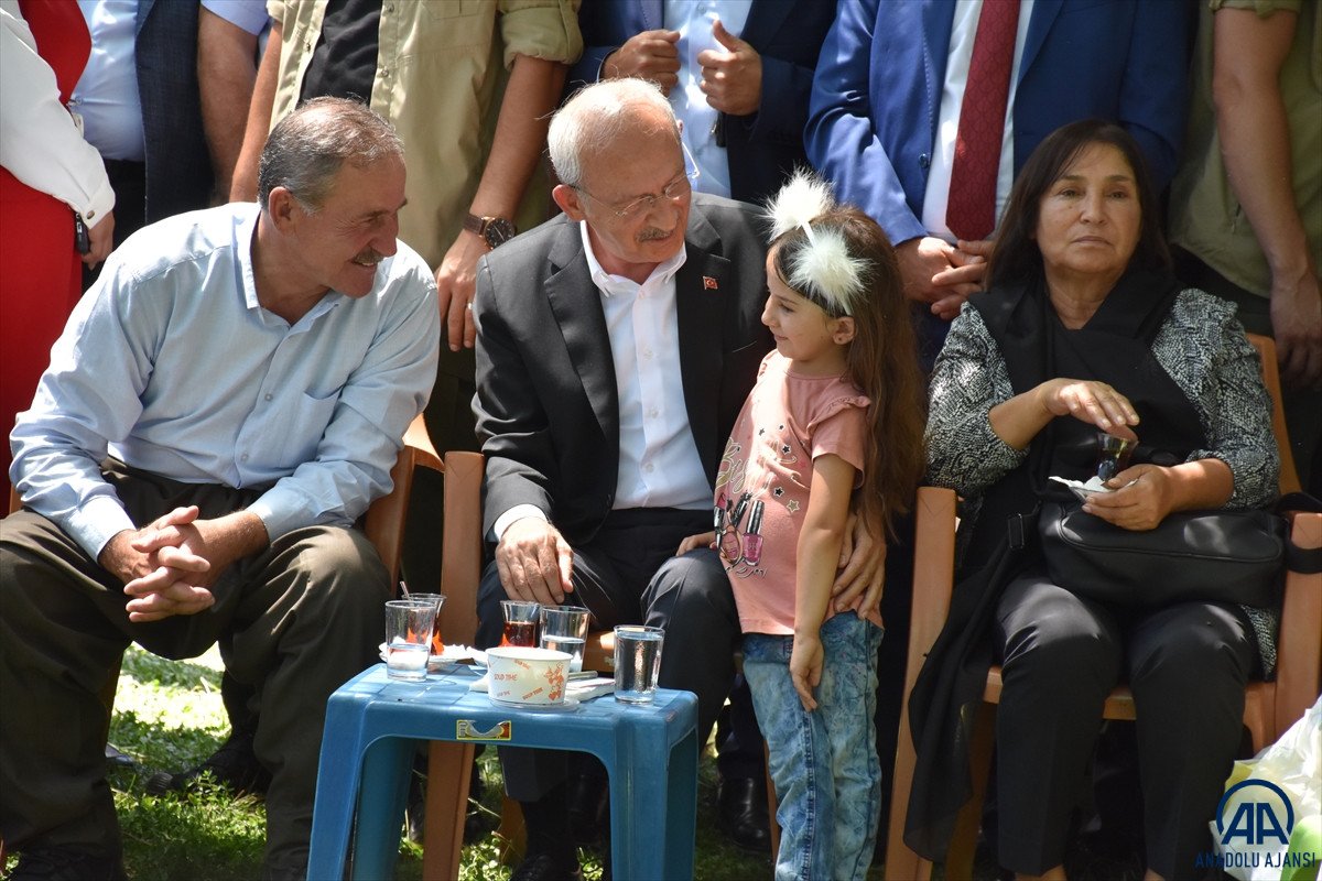 CHP Genel Başkanı Kılıçdaroğlu, Uludere deki olayda hayatını kaybedenlerin ailelerini ziyaret etti #1