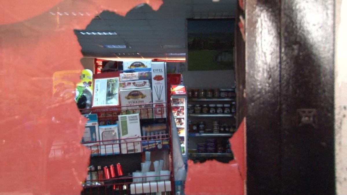 Ümraniye’de 50 kişilik grup satır ve sopalarla markete saldırdı  #5