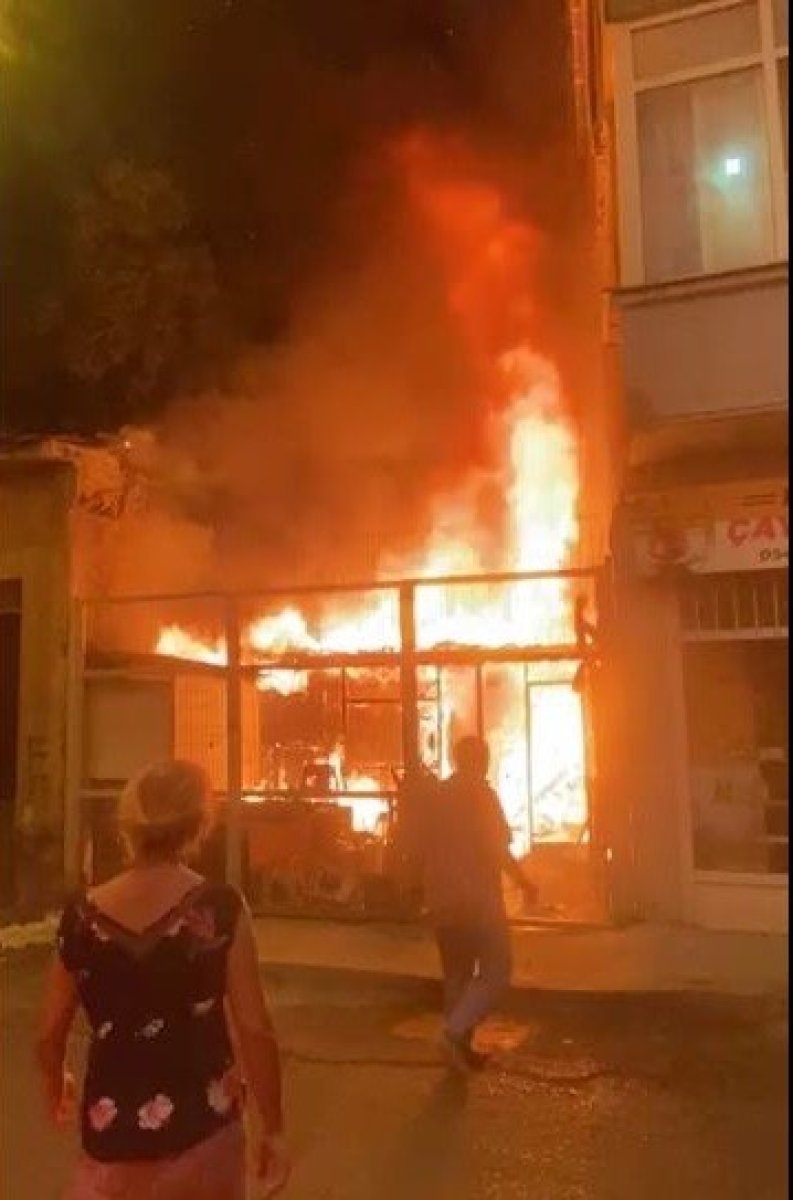 Tekirdağ da gece yarısı çıkan yangın mahalleliyi korkuttu #2