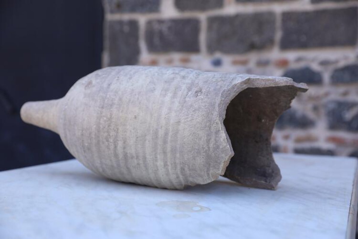 Diyarbakır’da bulunan 1700 yıllık amfora, müzeye teslim edildi #2