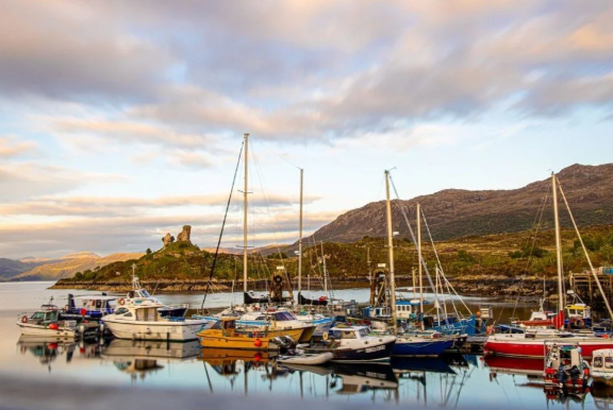 An island in Scotland is up for sale for £80,000 #7