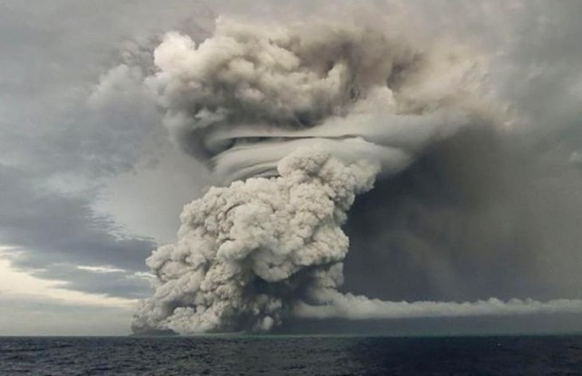 Tonga daki yanardağ patlaması atmosfere yüksek miktarda su buharı püskürttü #4