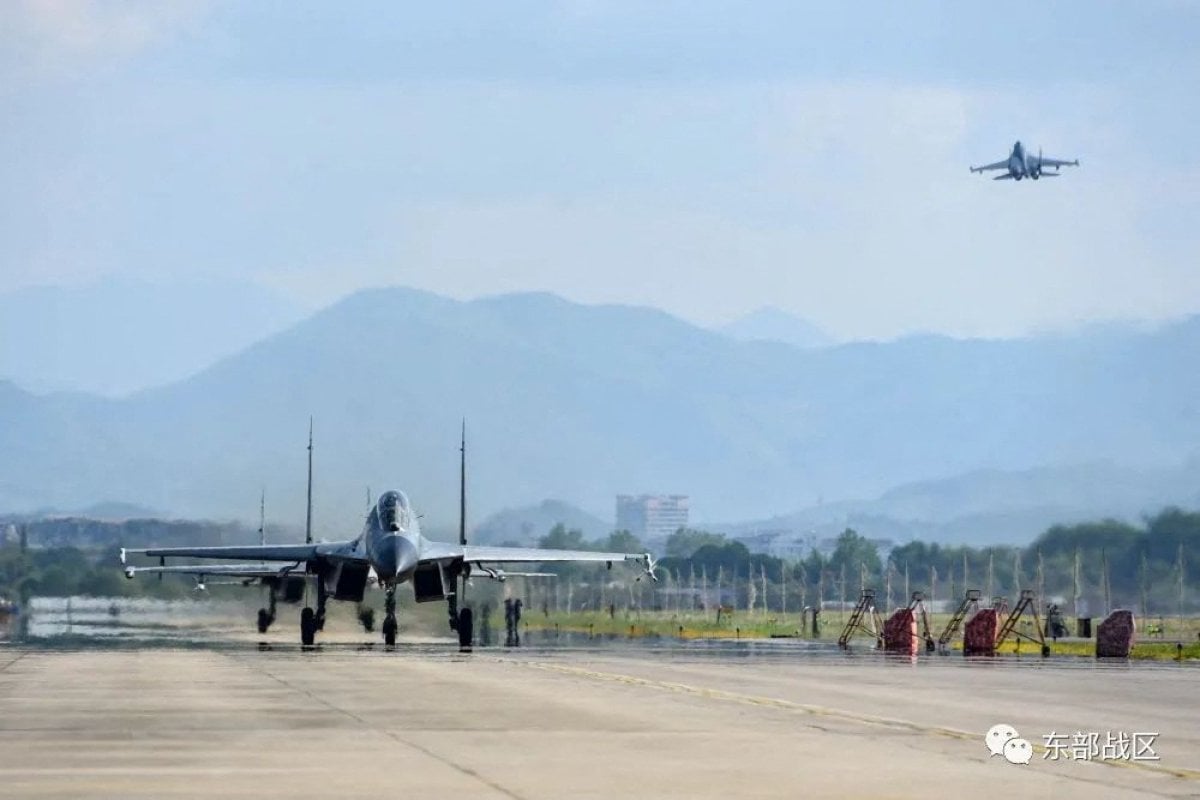 Taiwan: Chinese jets and ships cross the Taiwan Strait #2