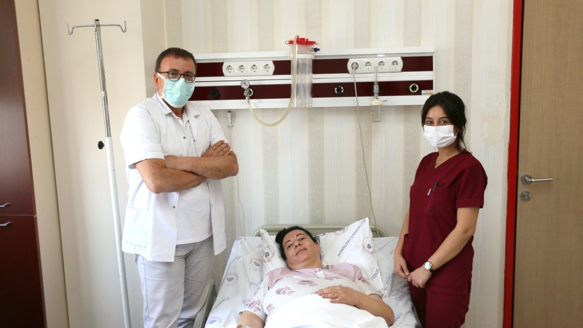 42 yaşında üçüz bebek dünyaya getirdi