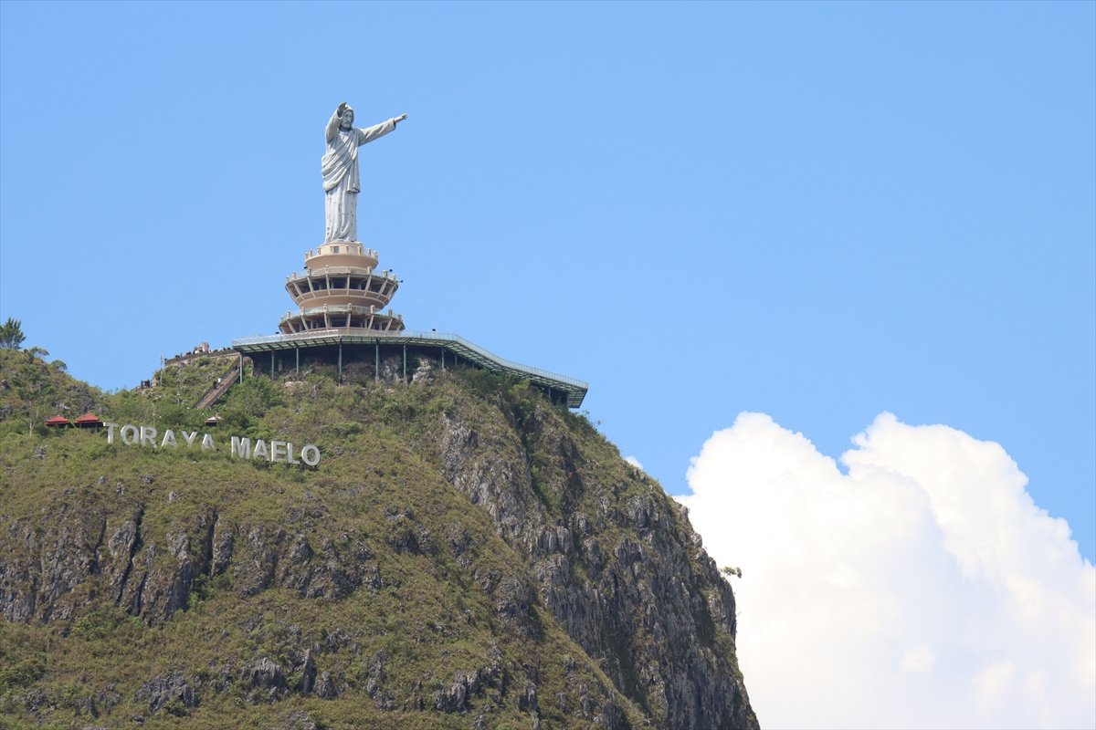 The world's largest St.  Jesus statue displayed #6