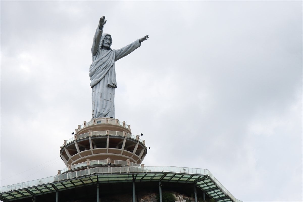 The world's largest St.  Jesus statue displayed #4