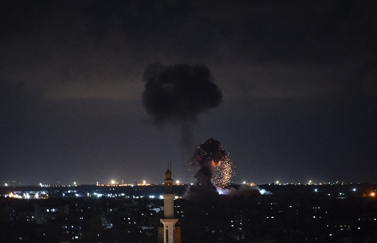 İsrail, abluka altındaki Gazze Şeridi ni bombaladı #4