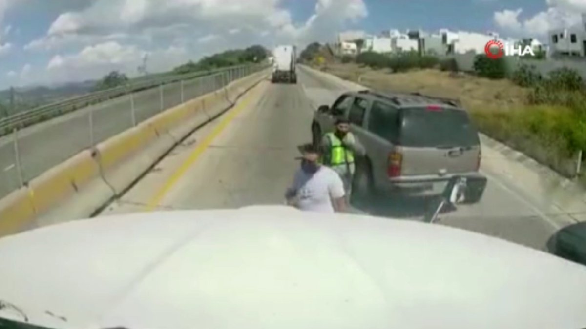 Gunmen stole trucks in Mexico #1