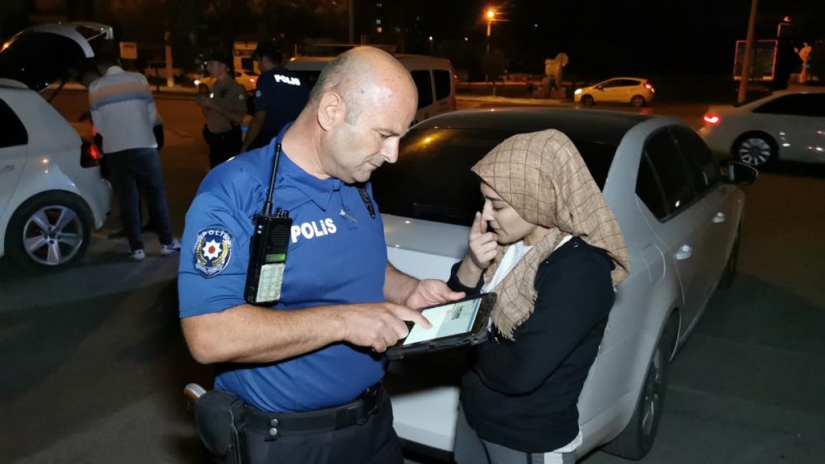 Aksaray da denetimden kaçan kadın sürücüye 4 ayrı suçtan ceza kesildi #4