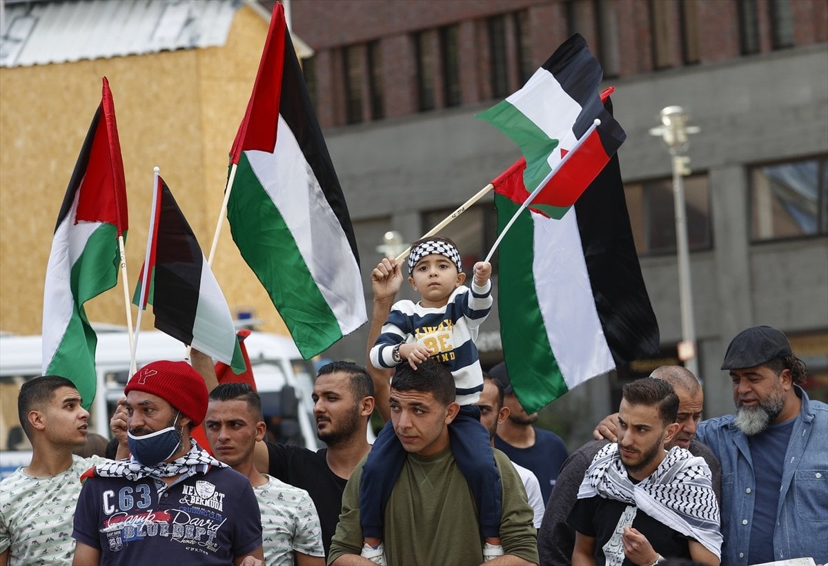 Almanya da İsrail’in saldırısı altındaki Gazze için dayanışma gösterisi yapıldı #5