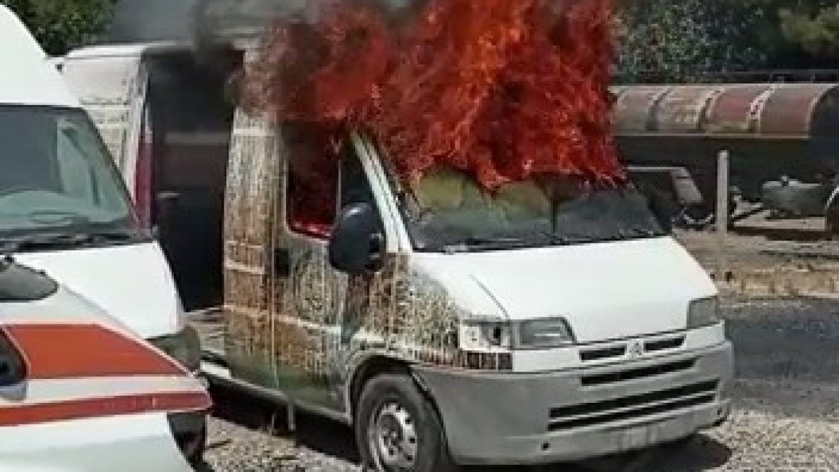 Adıyaman’da 4 çocuk iki ambulansı yaktı