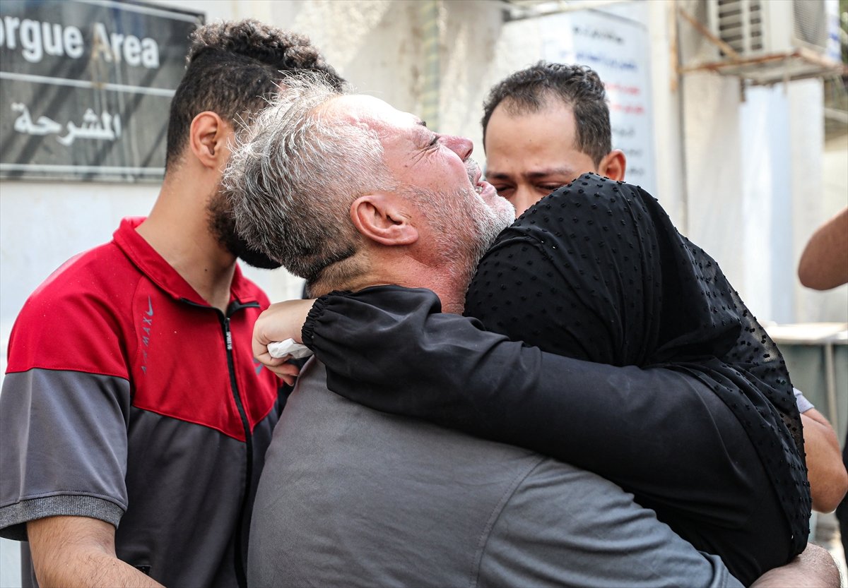 İsrail in şehit ettiği 15 Filistinli gözyaşları içinde toprağa verildi #1