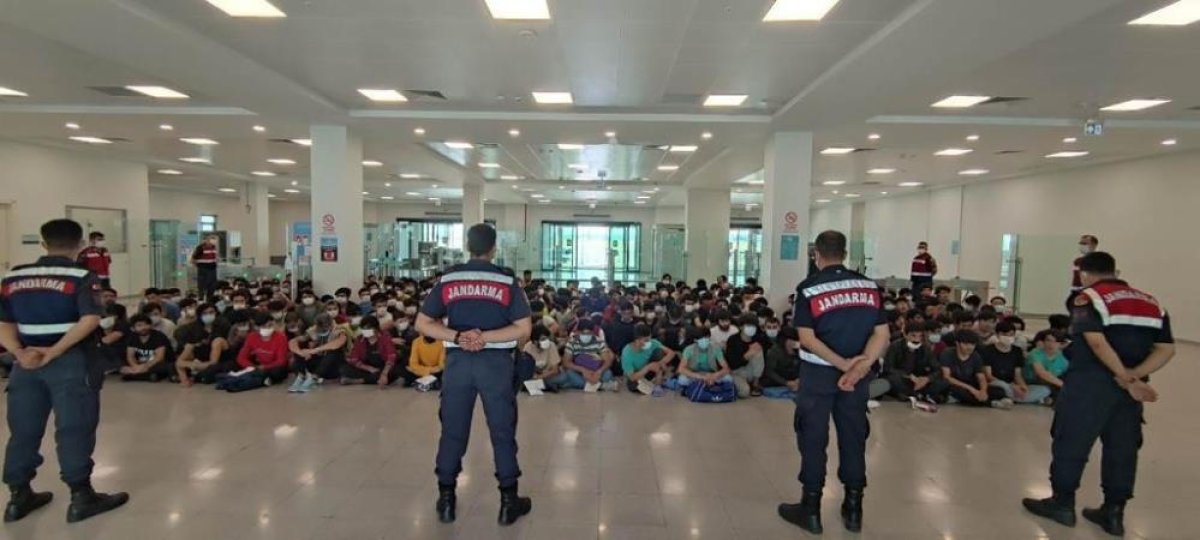 Kırklareli nde jandarma ekiplerince 226 düzensiz göçmen yakalandı #3