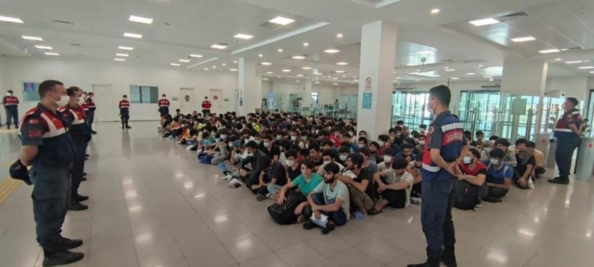 Kırklareli nde jandarma ekiplerince 226 düzensiz göçmen yakalandı #1