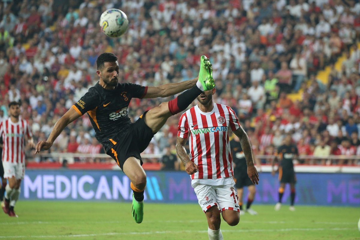 Galatasaray, Antalyaspor u son dakika golüyle geçti #2
