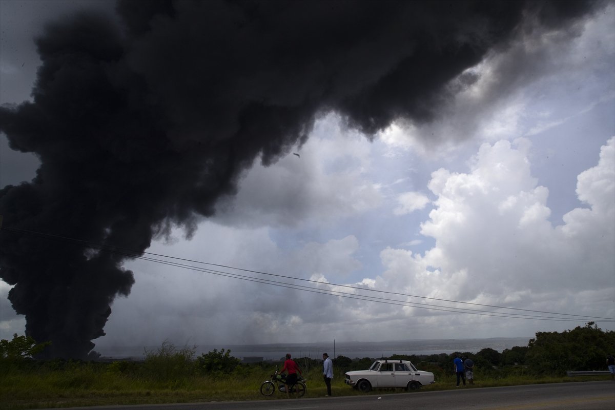 Küba da petrol depolama tesisi patladı #3